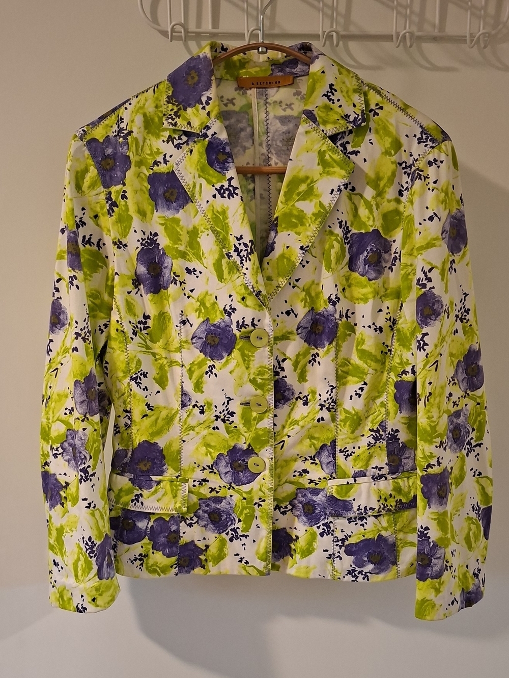 D. Exterior Luxury Purple & Chartreuse Floral Print Summer Blazer (Size US 4-6)